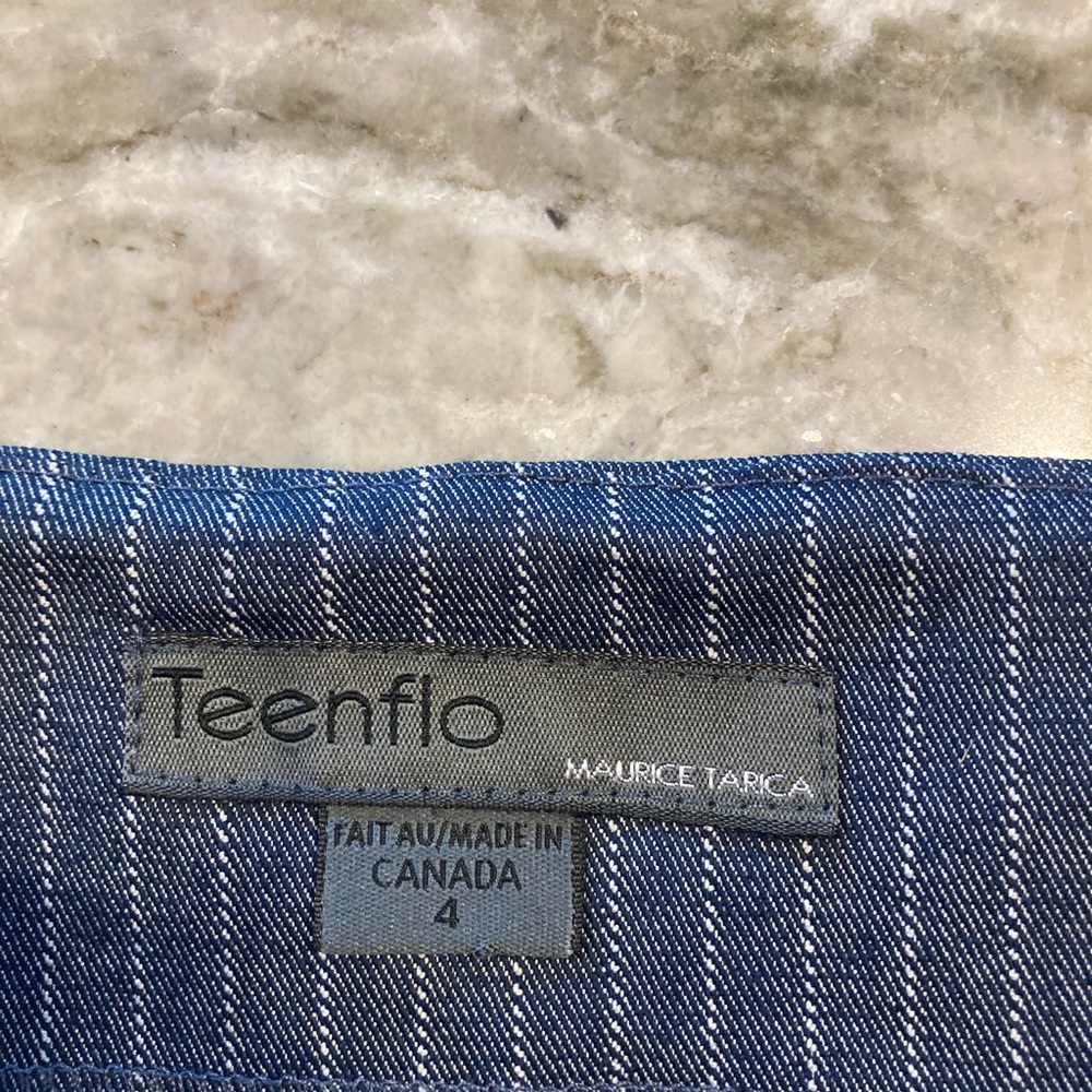 Adorable teenflo lace up bustier size 4, runs small